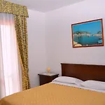 Il Pettirosso Hotel *
