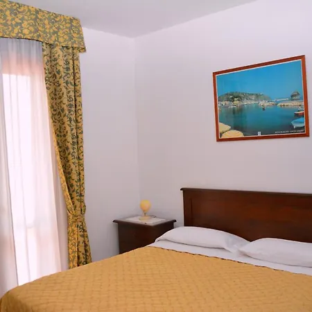Il Pettirosso Hotel *